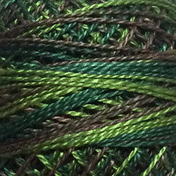 M82 - Backyard Greenfield. Valdani Perle Cotton 8, Variegated