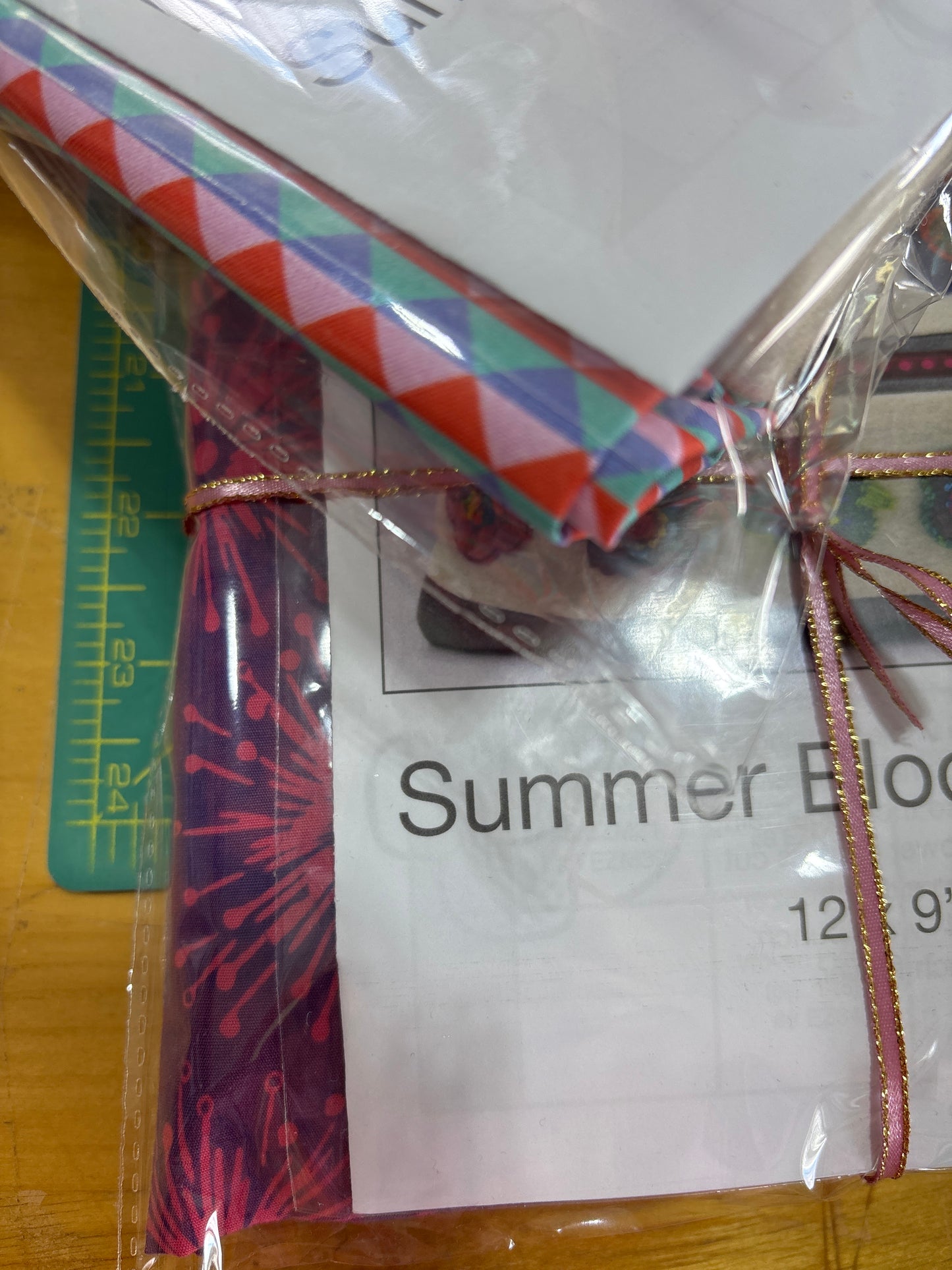 "Summer Blooms Wool Zipper Bag Pattern", Sue Spargo