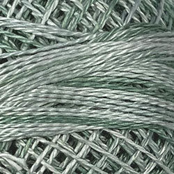O556 - WINTERGREEN MINT, Valdani Perle Cotton 8 - Variegated